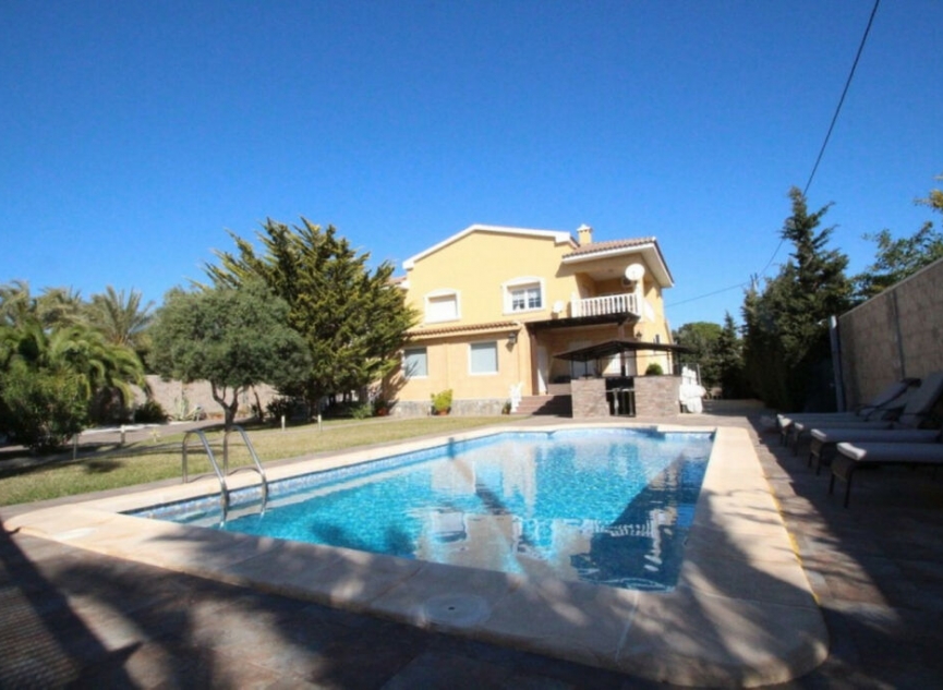 Resale - House -
Cabo Roig