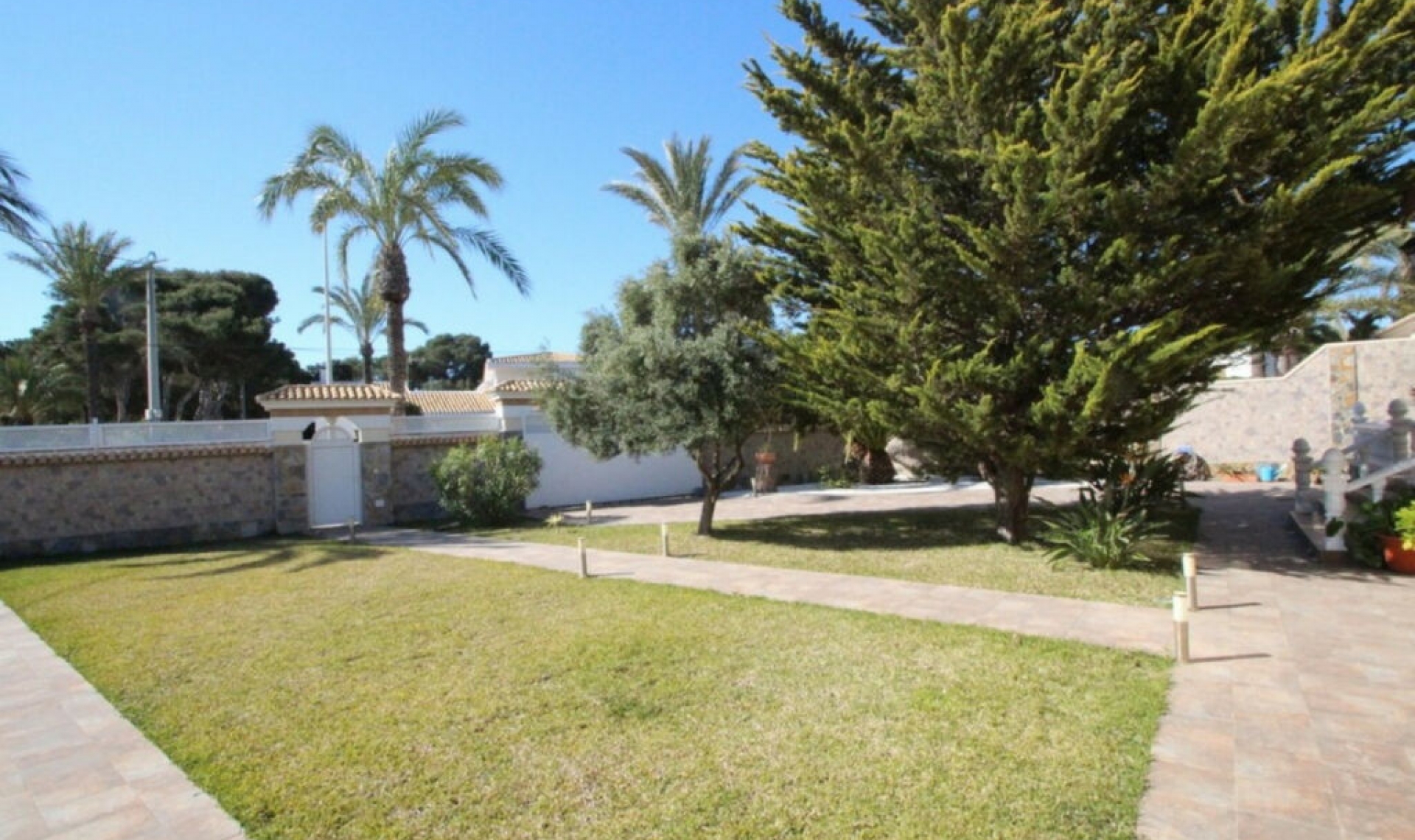 Resale - House -
Cabo Roig