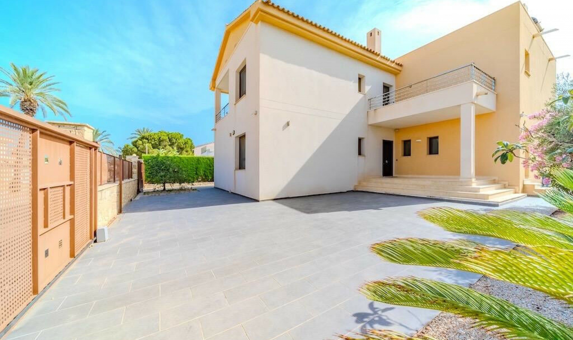 Resale - House -
Cabo Roig