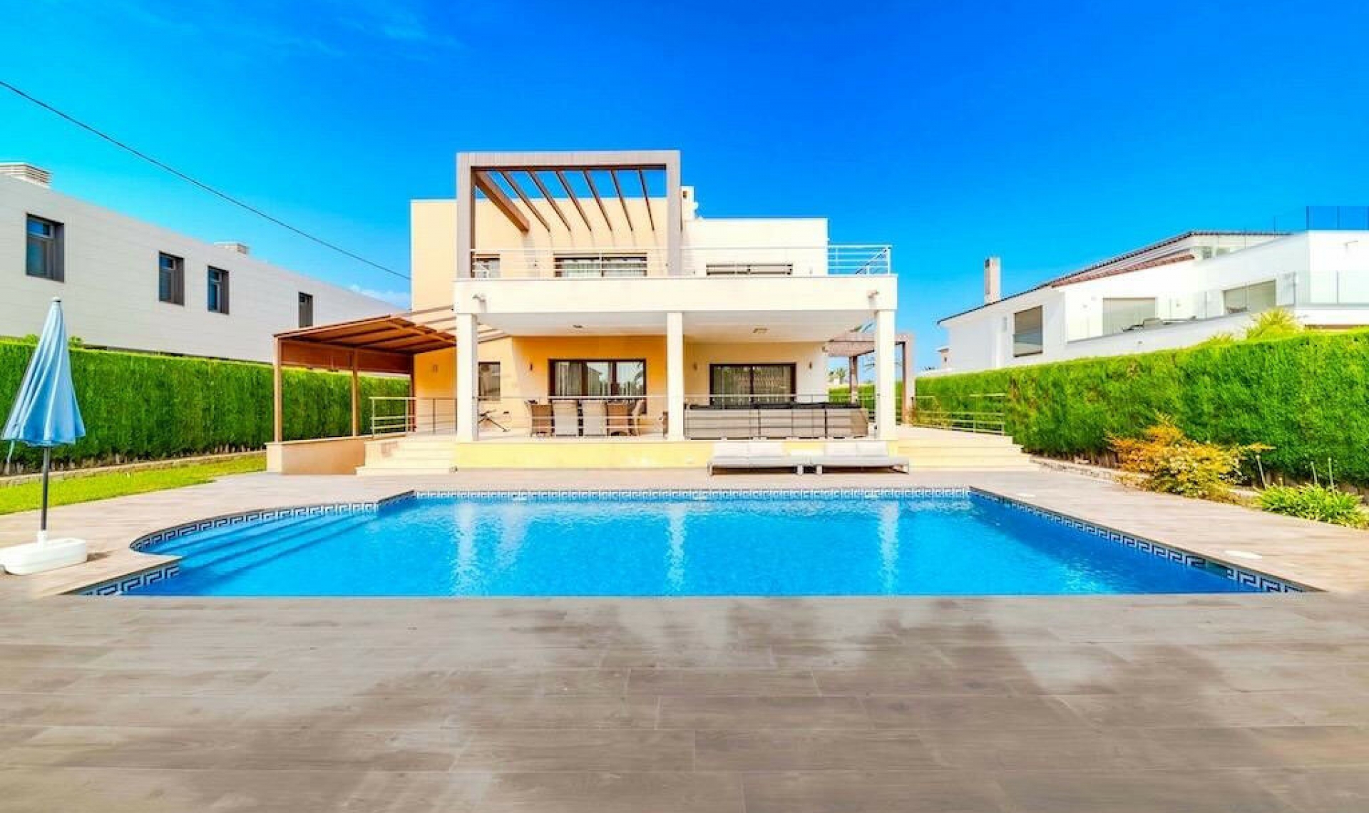 Resale - House -
Cabo Roig