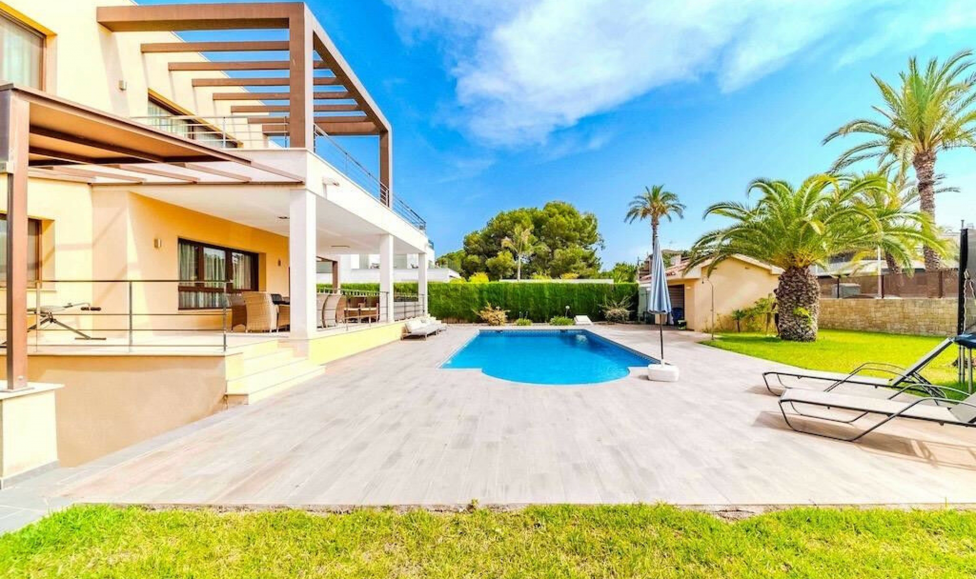 Resale - House -
Cabo Roig