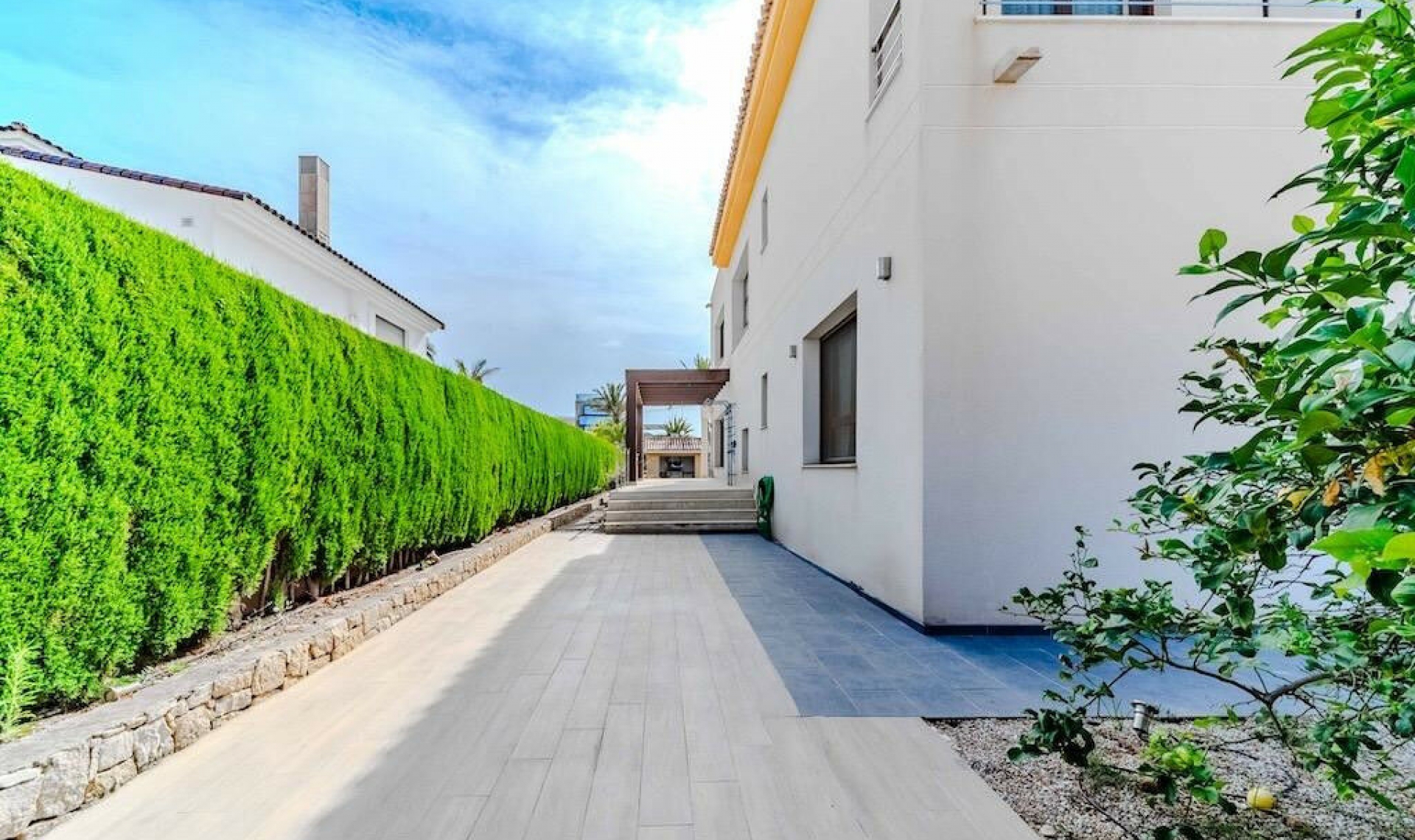 Resale - House -
Cabo Roig