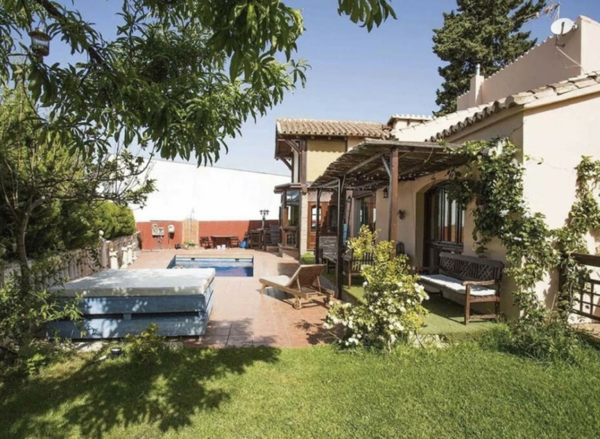 Resale - House -
Cabopino