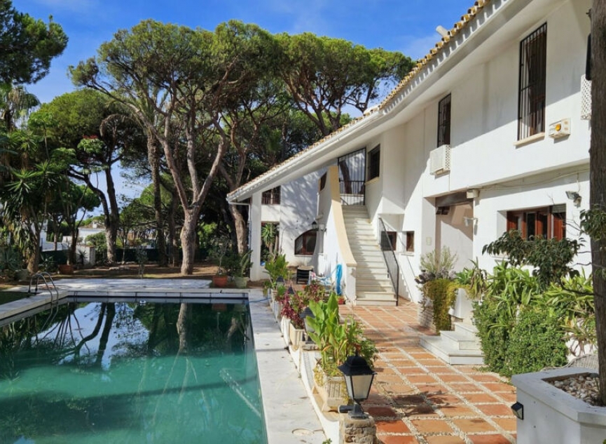 Resale - House -
Cabopino