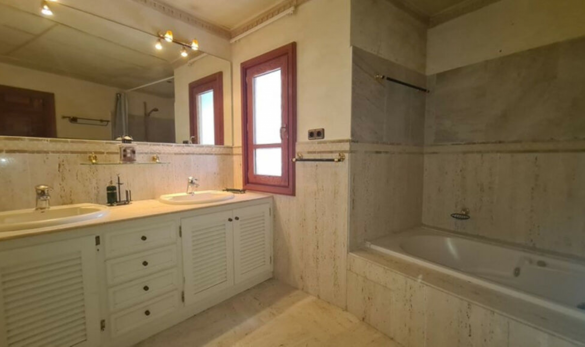 Resale - House -
Cabopino