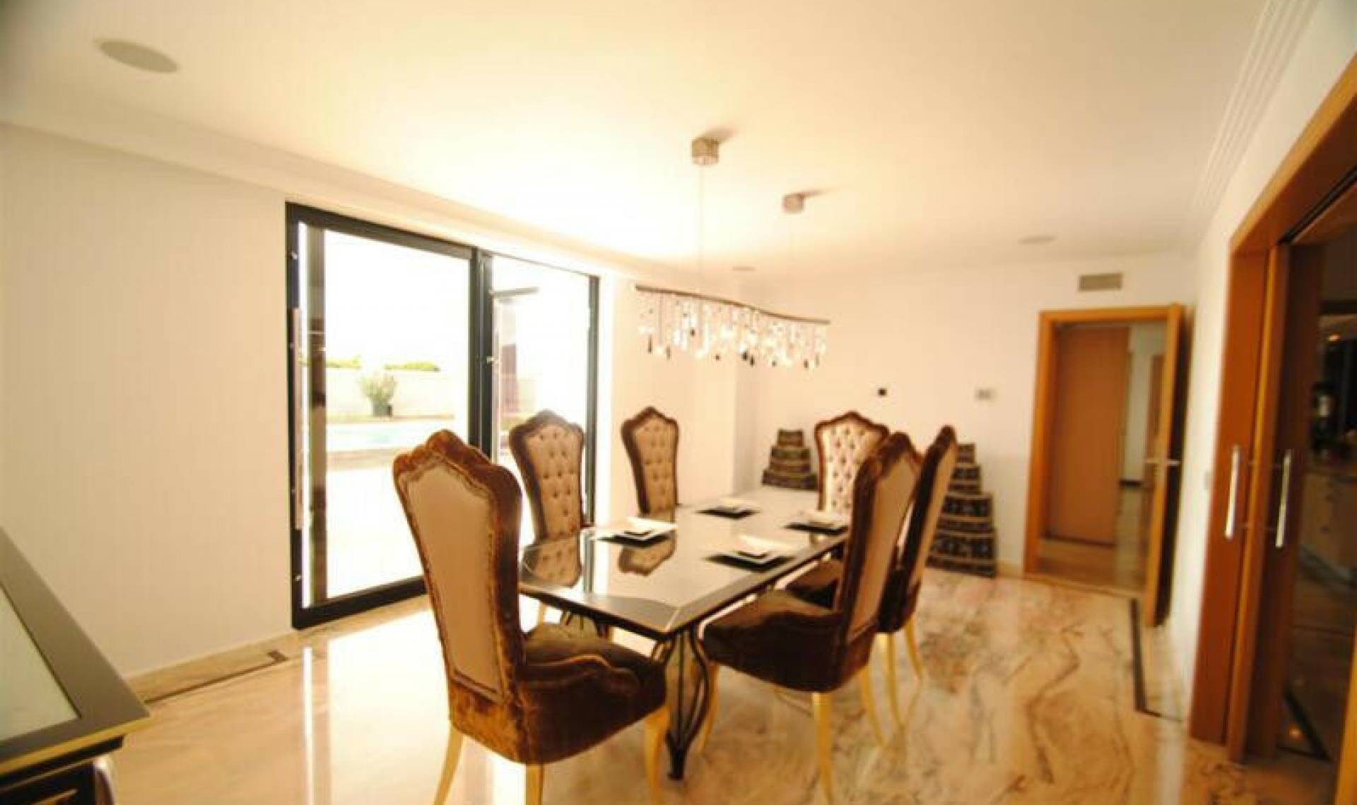 Resale - House -
Cabopino