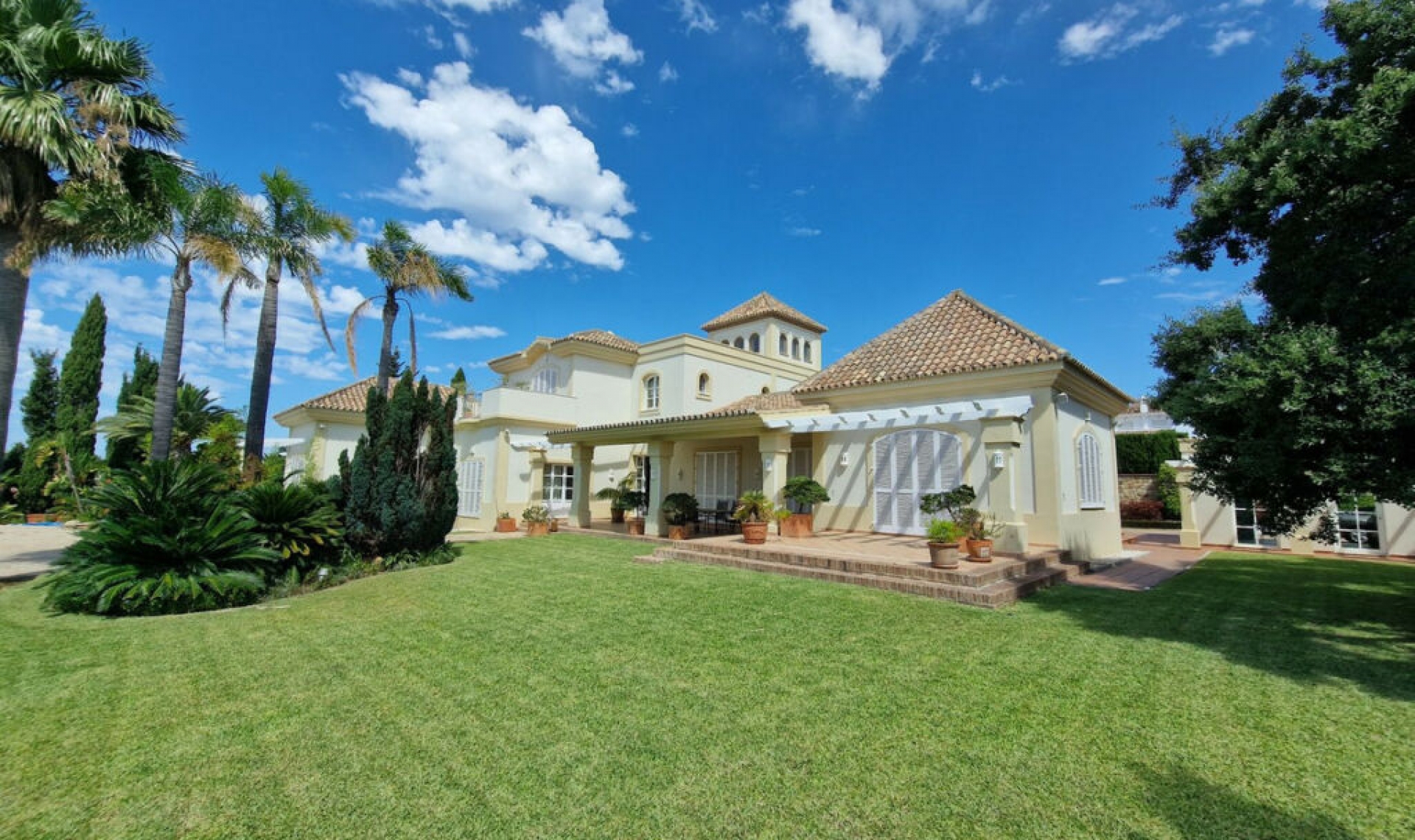 Resale - House -
Calahonda