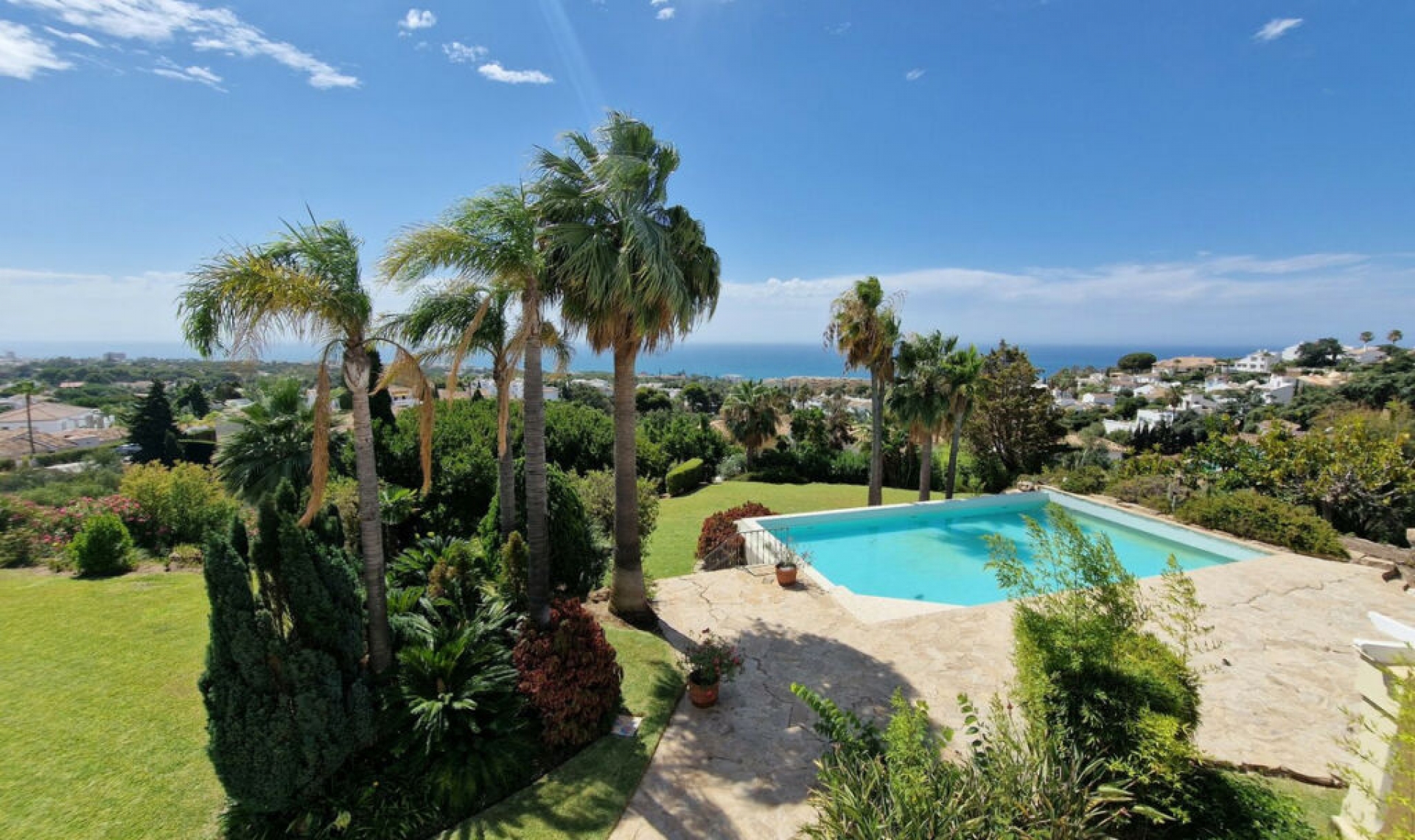 Resale - House -
Calahonda