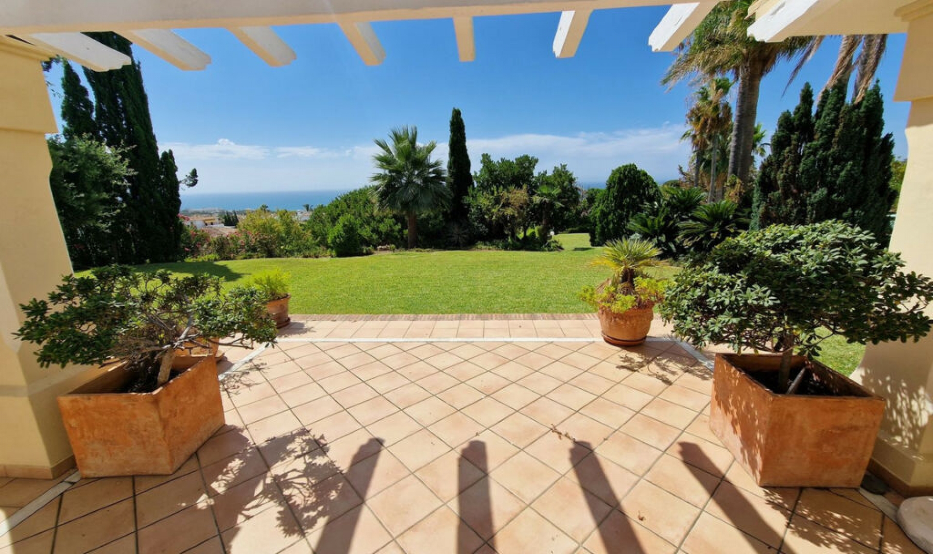 Resale - House -
Calahonda