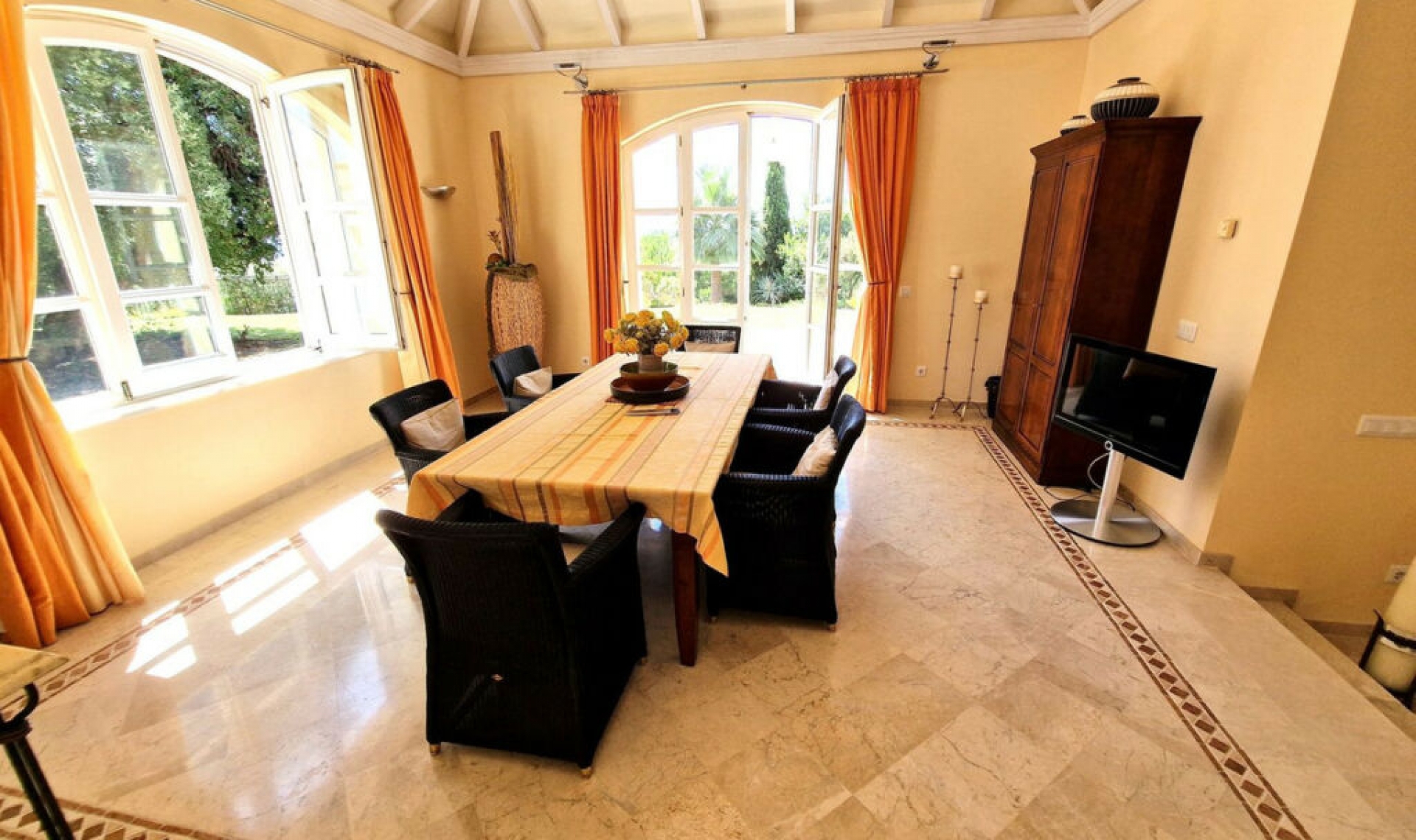 Resale - House -
Calahonda