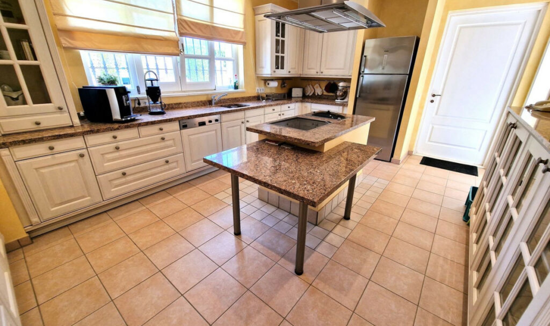 Resale - House -
Calahonda