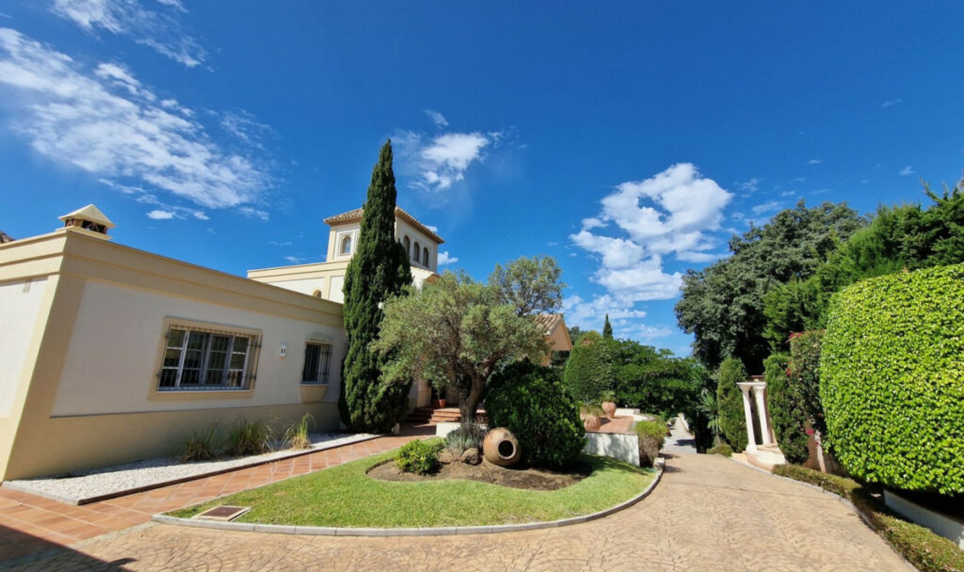 Resale - House -
Calahonda