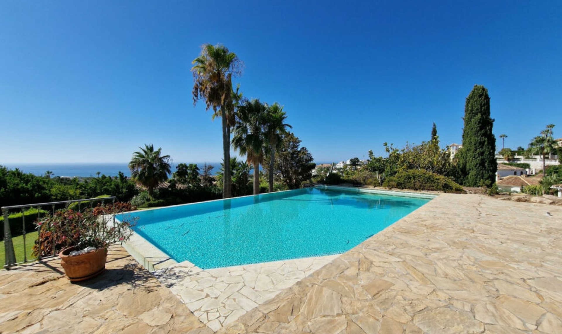 Resale - House -
Calahonda