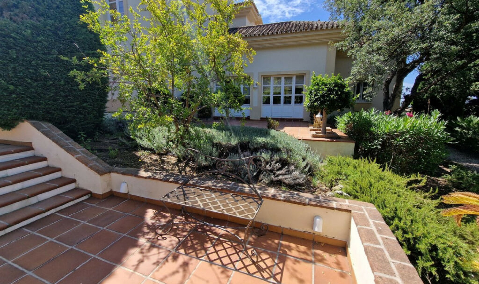 Resale - House -
Calahonda