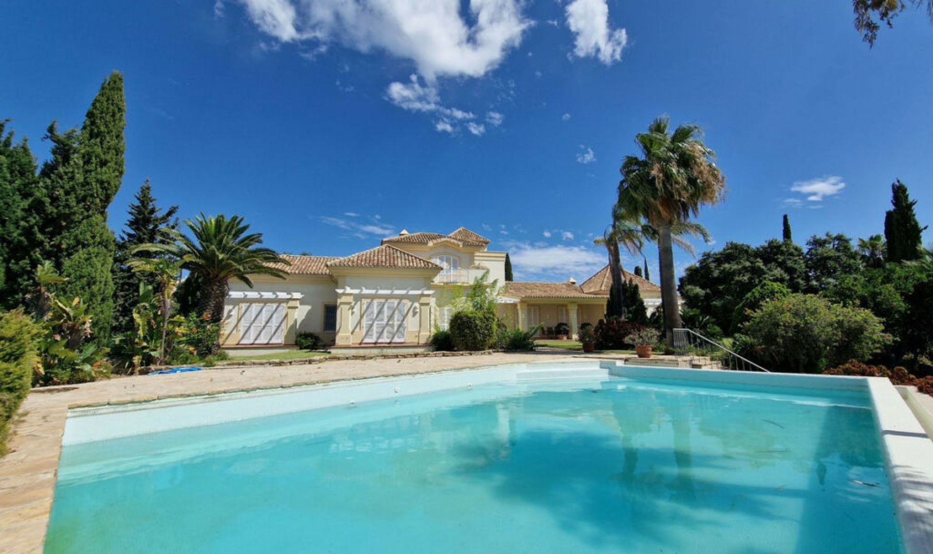 Resale - House -
Calahonda