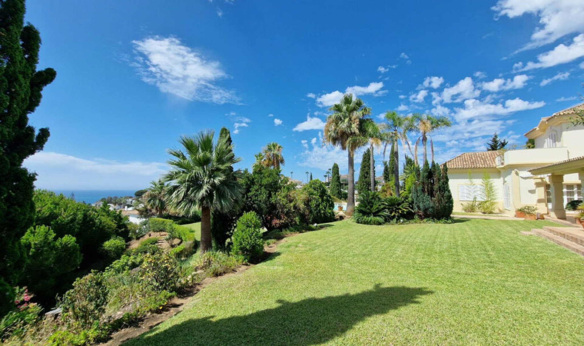 Resale - House -
Calahonda