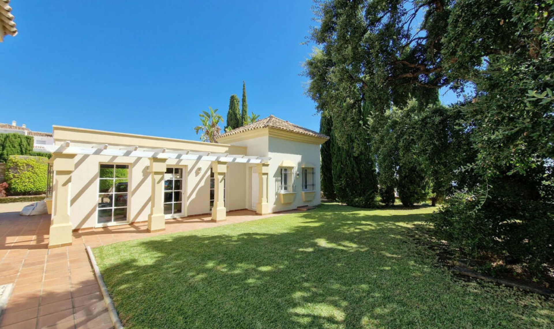 Resale - House -
Calahonda