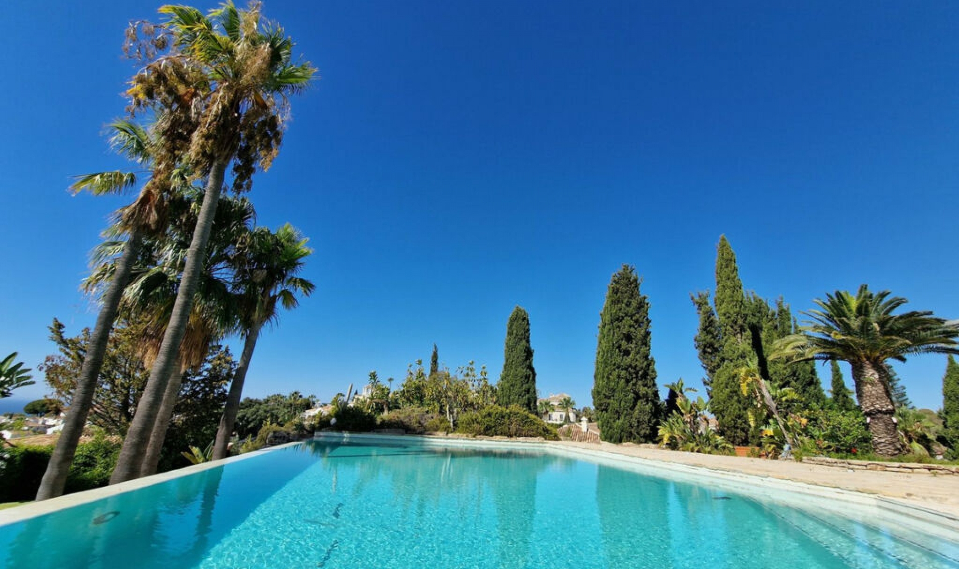 Resale - House -
Calahonda