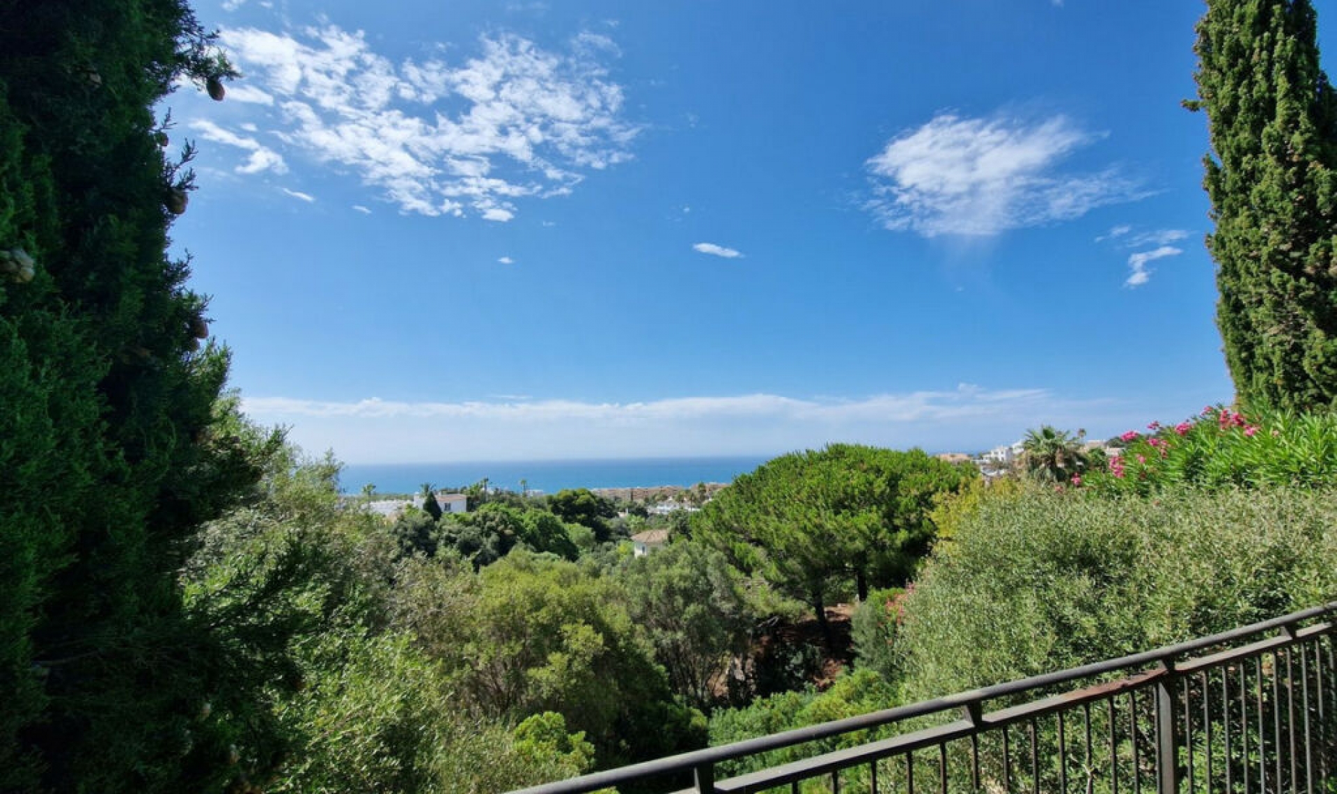 Resale - House -
Calahonda