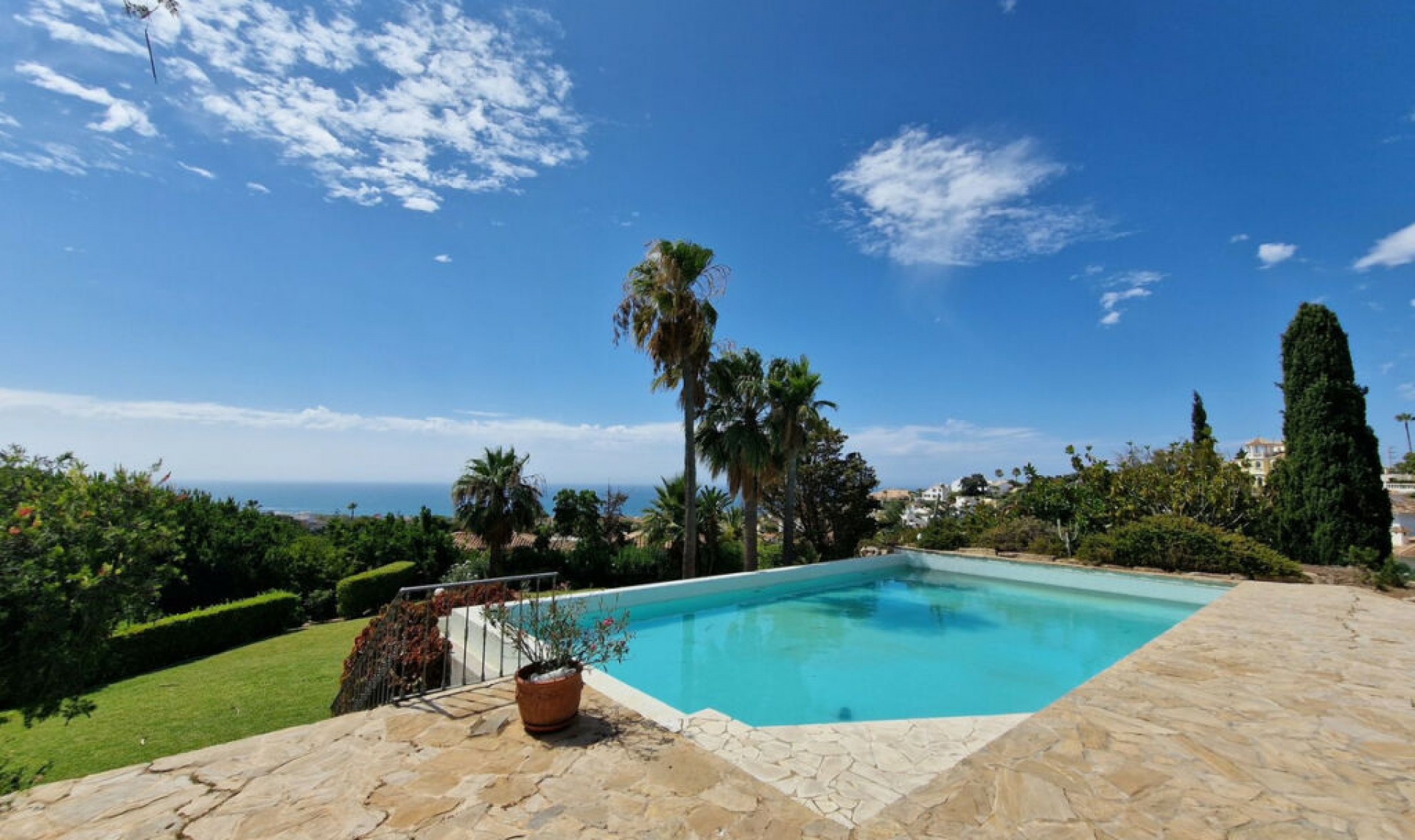 Resale - House -
Calahonda