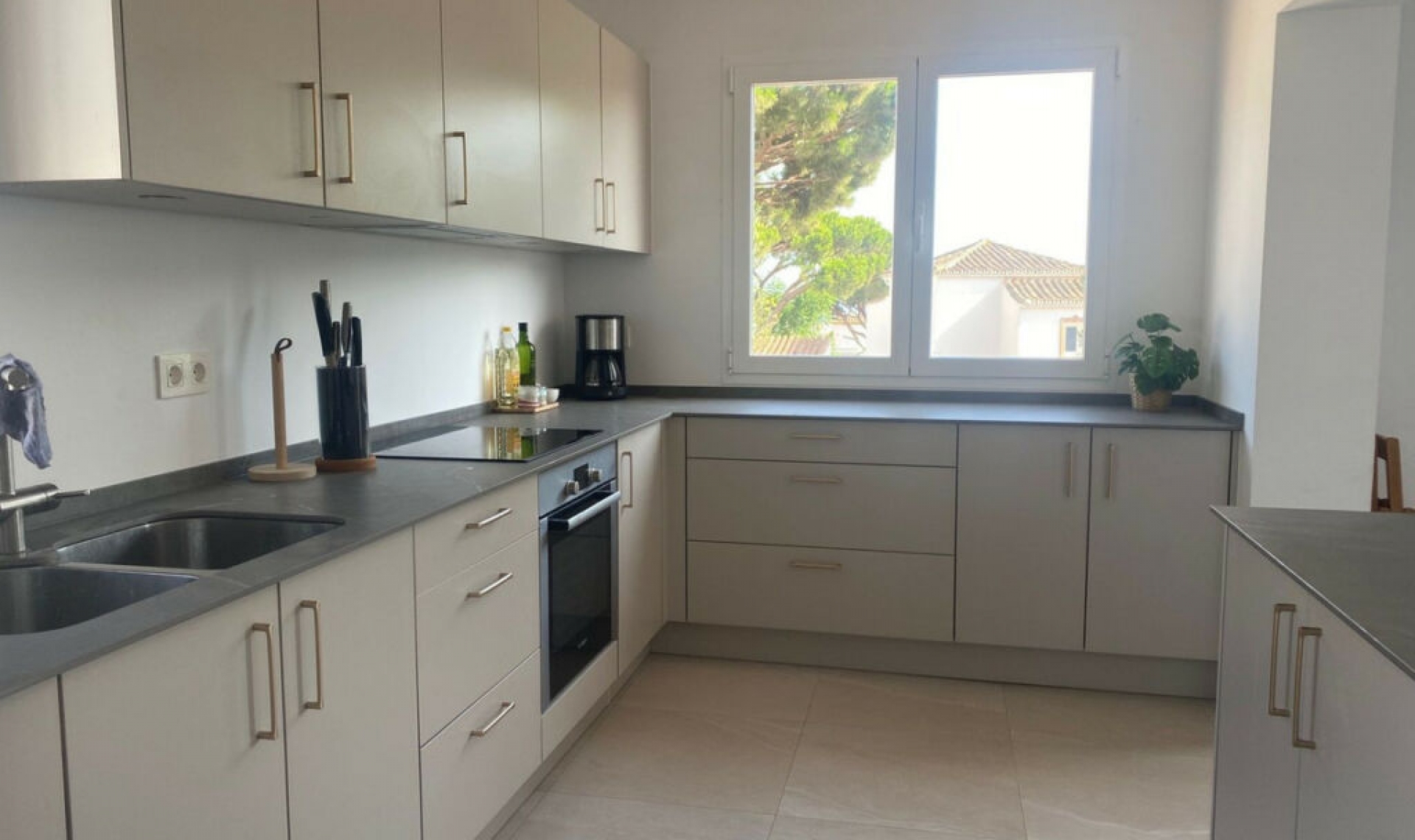 Resale - House -
Calahonda
