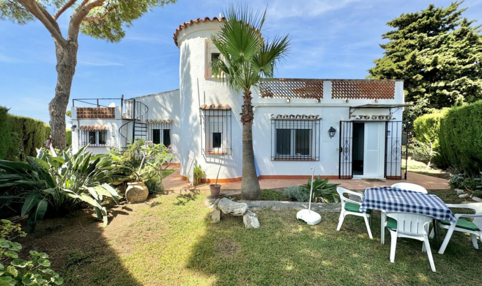 Resale - House -
Calahonda