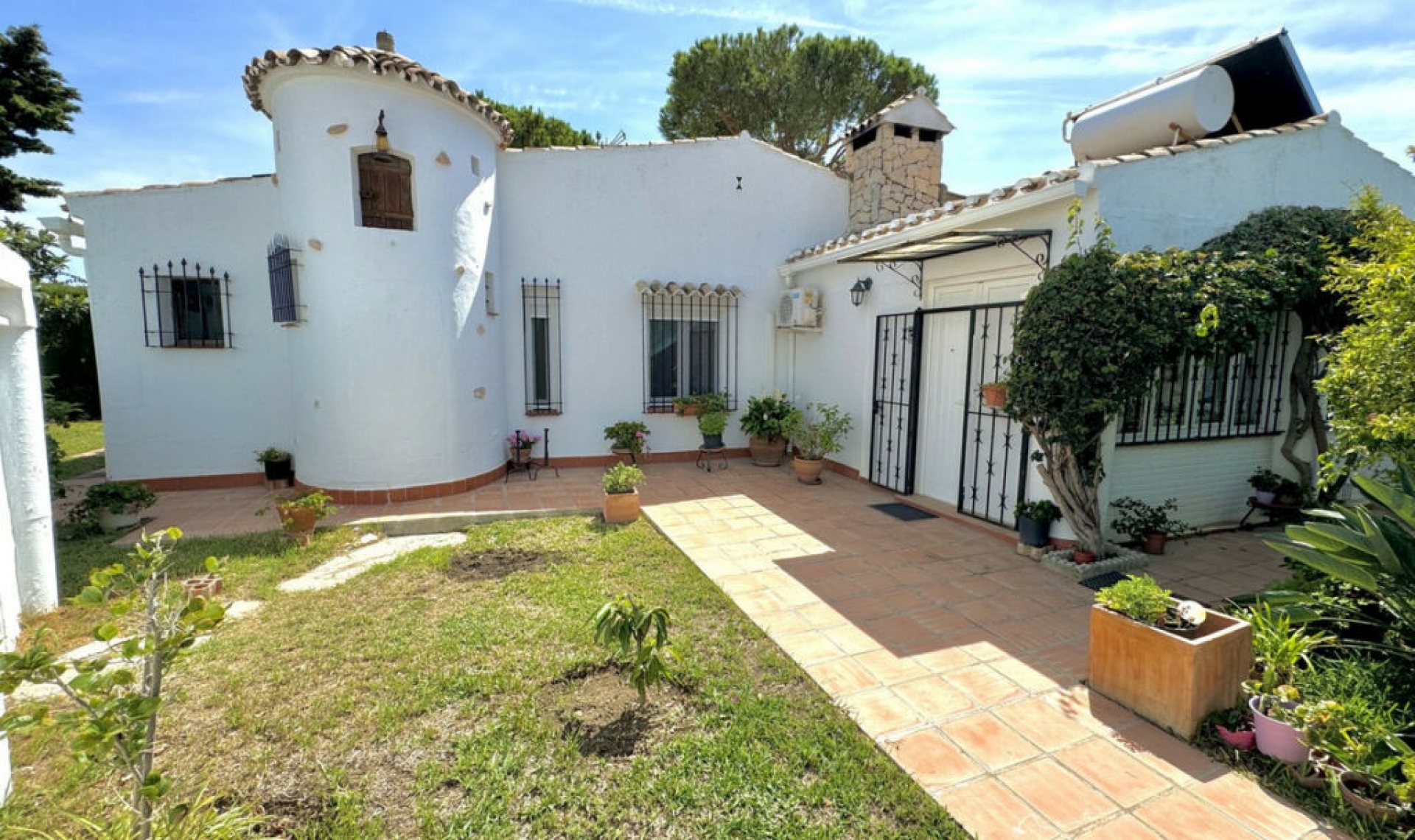Resale - House -
Calahonda