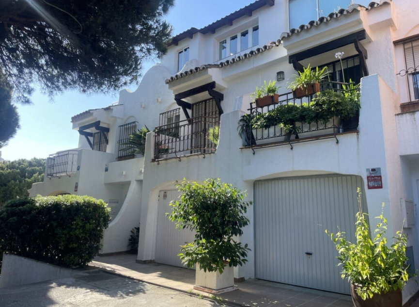 Resale - House -
Calahonda