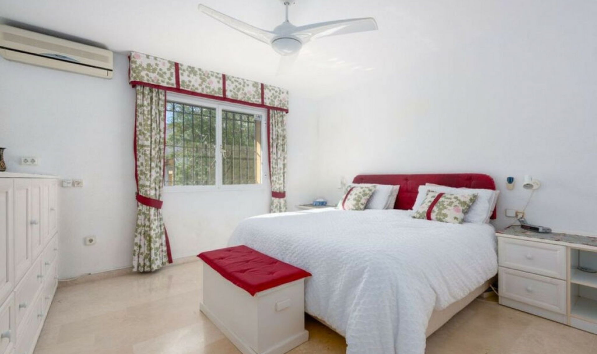 Resale - House -
Calahonda