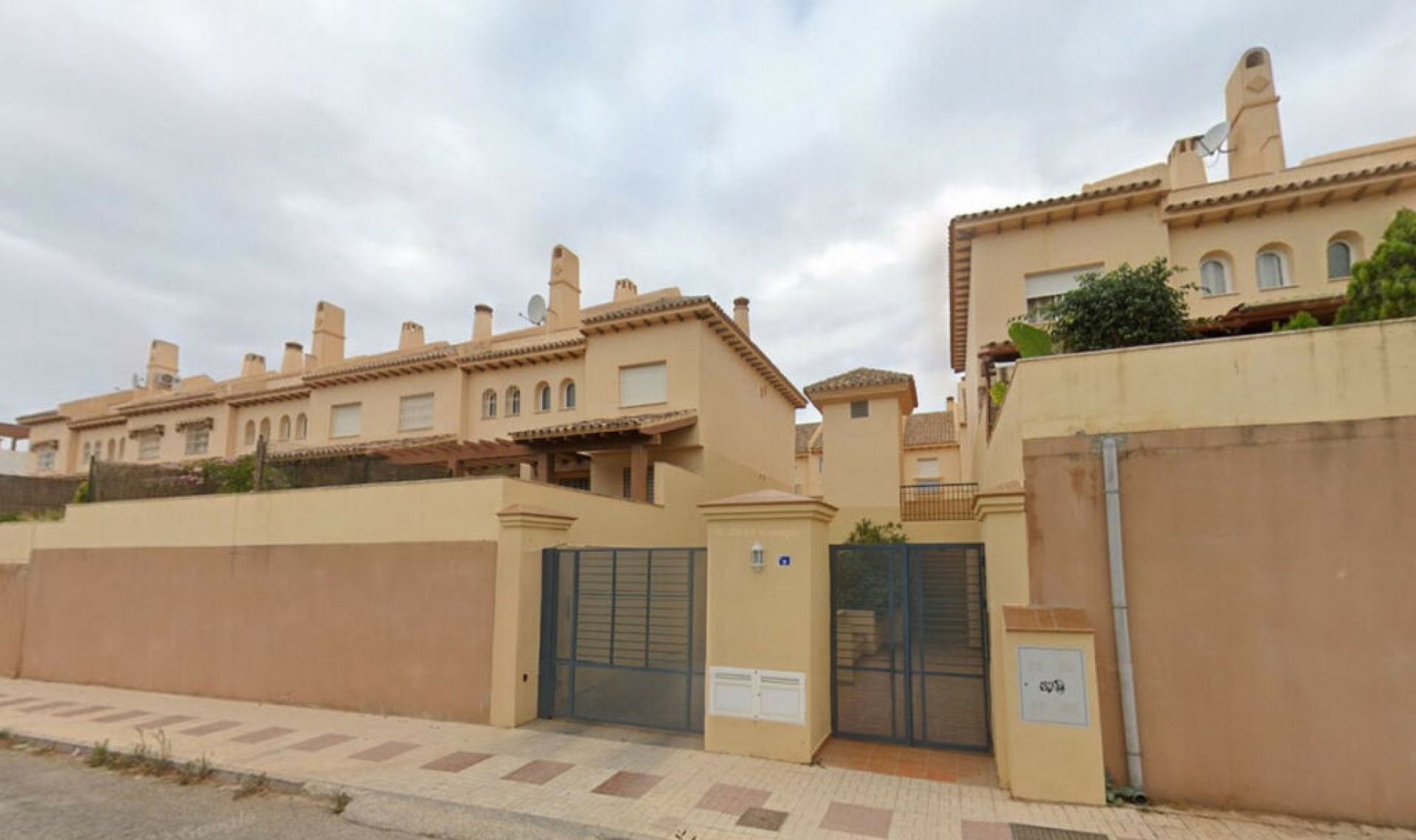 Resale - House -
Calahonda