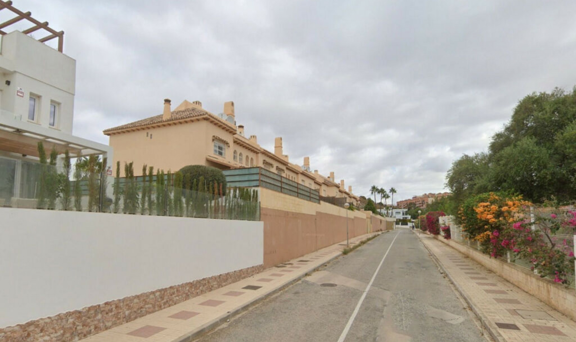 Resale - House -
Calahonda