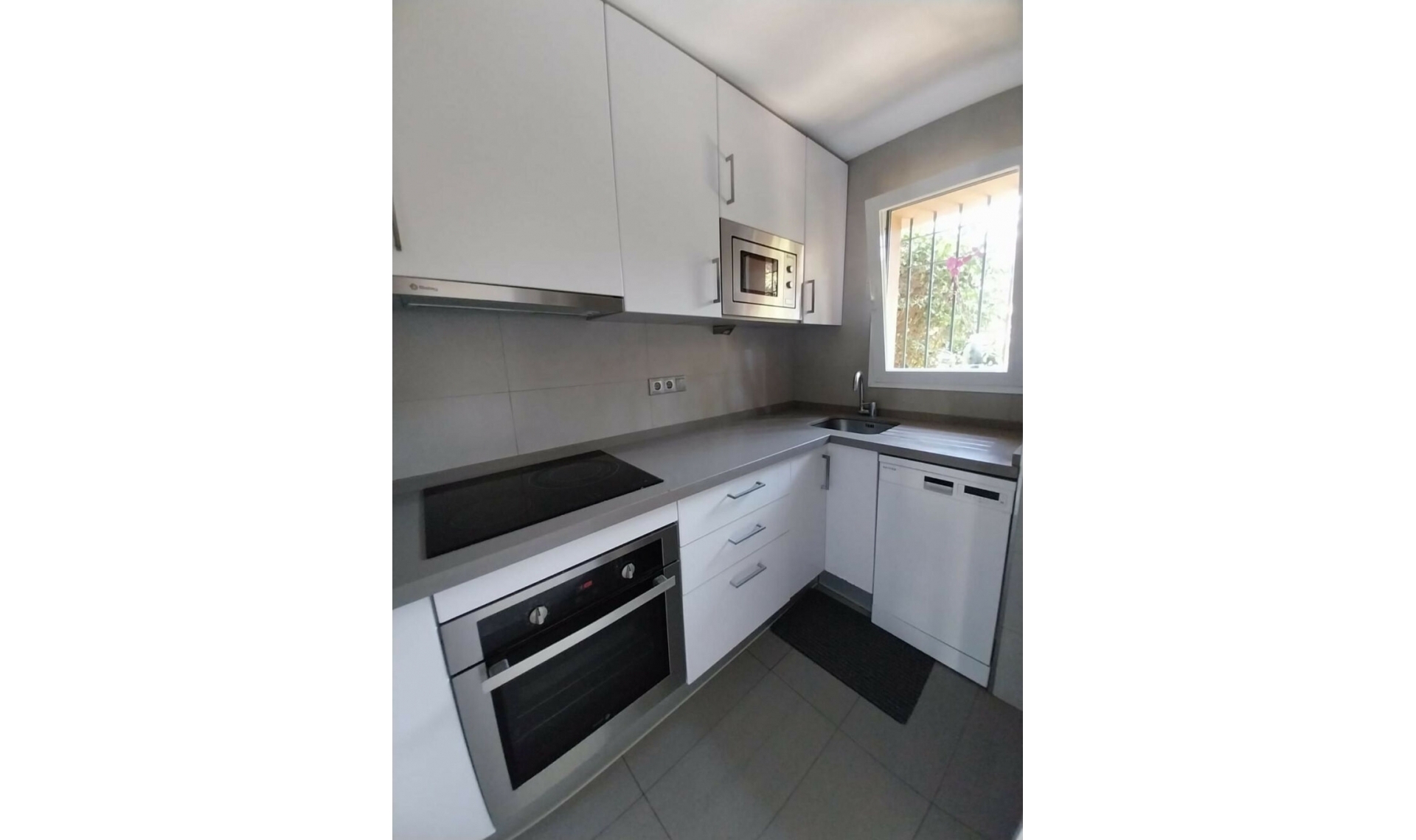 Resale - House -
Calahonda