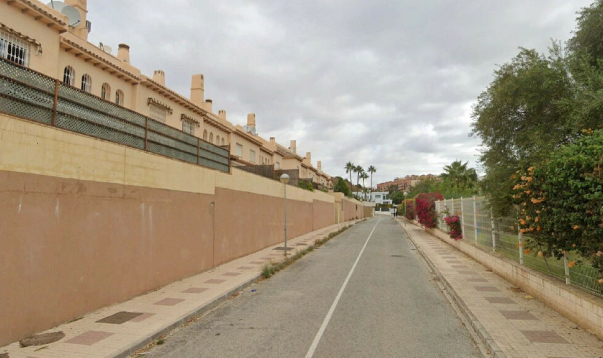 Resale - House -
Calahonda