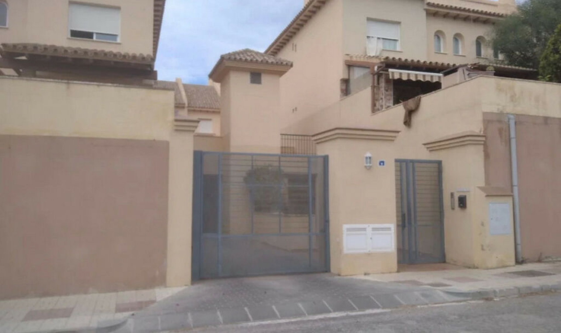 Resale - House -
Calahonda