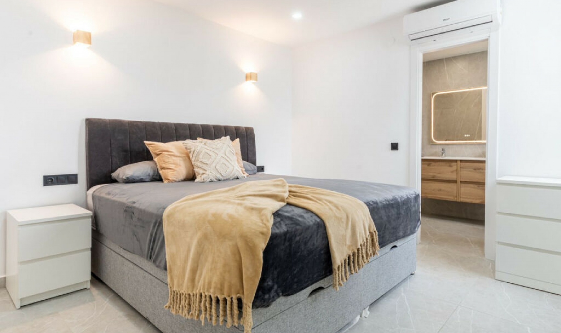Resale - House -
Calahonda