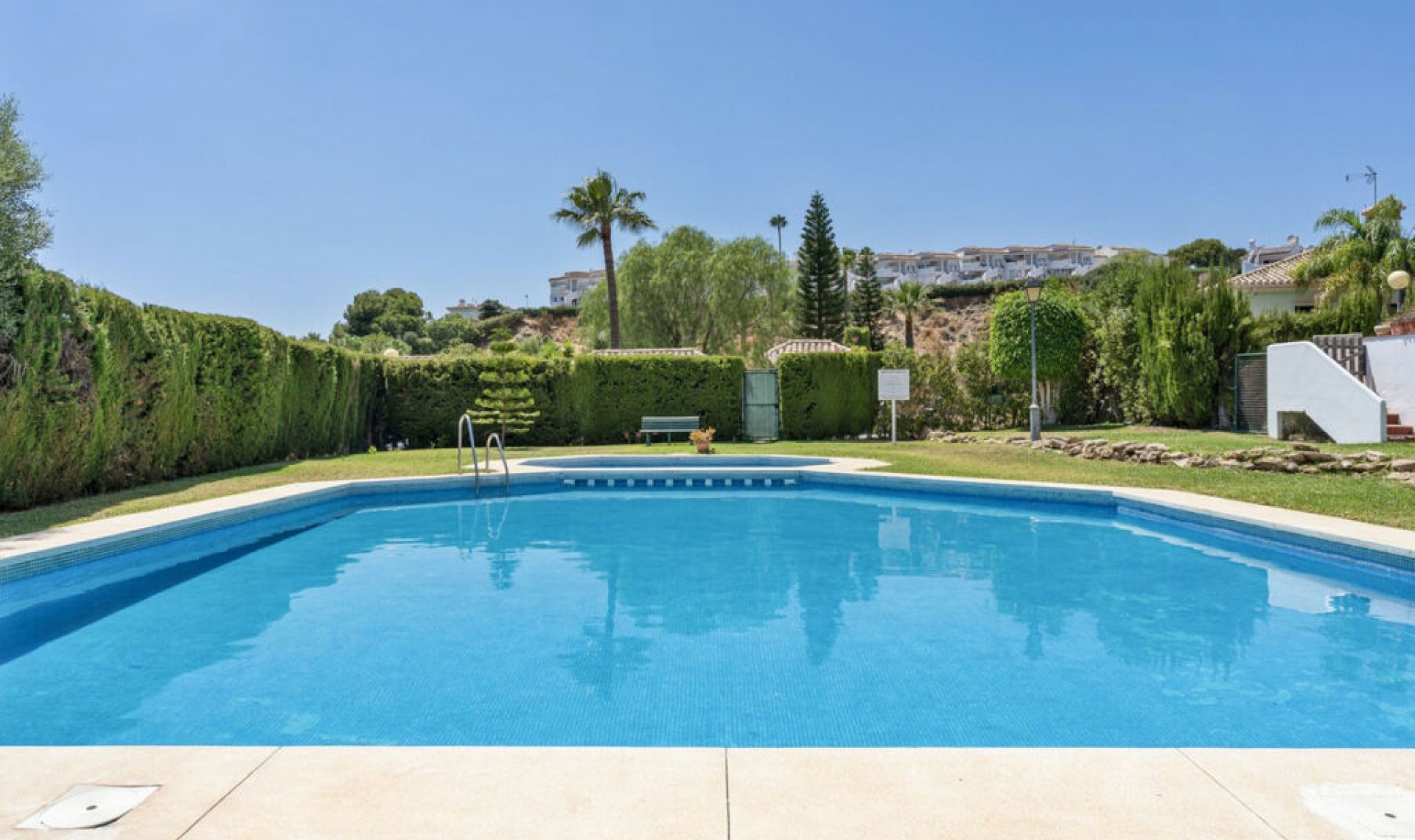 Resale - House -
Calahonda