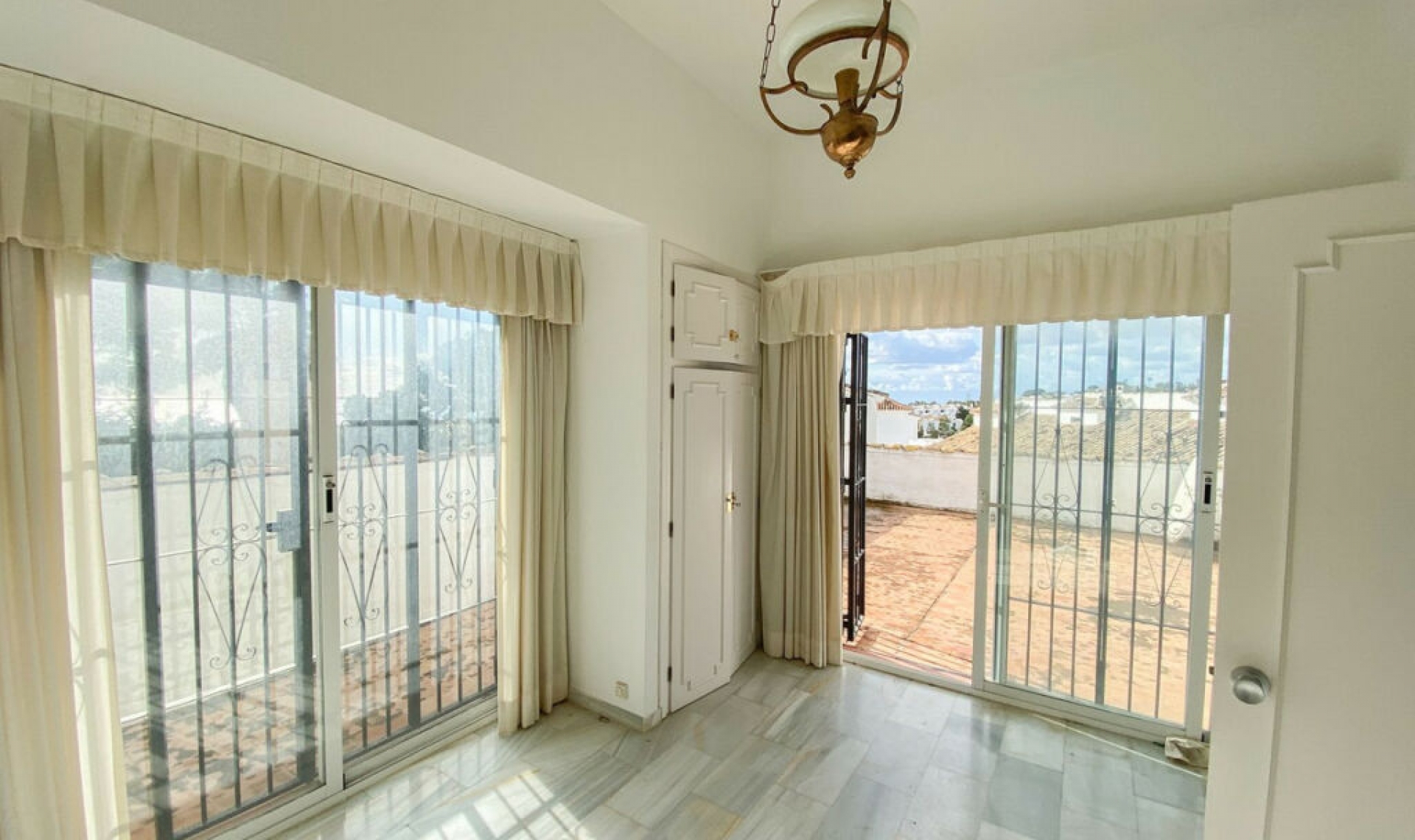 Resale - House -
Calahonda
