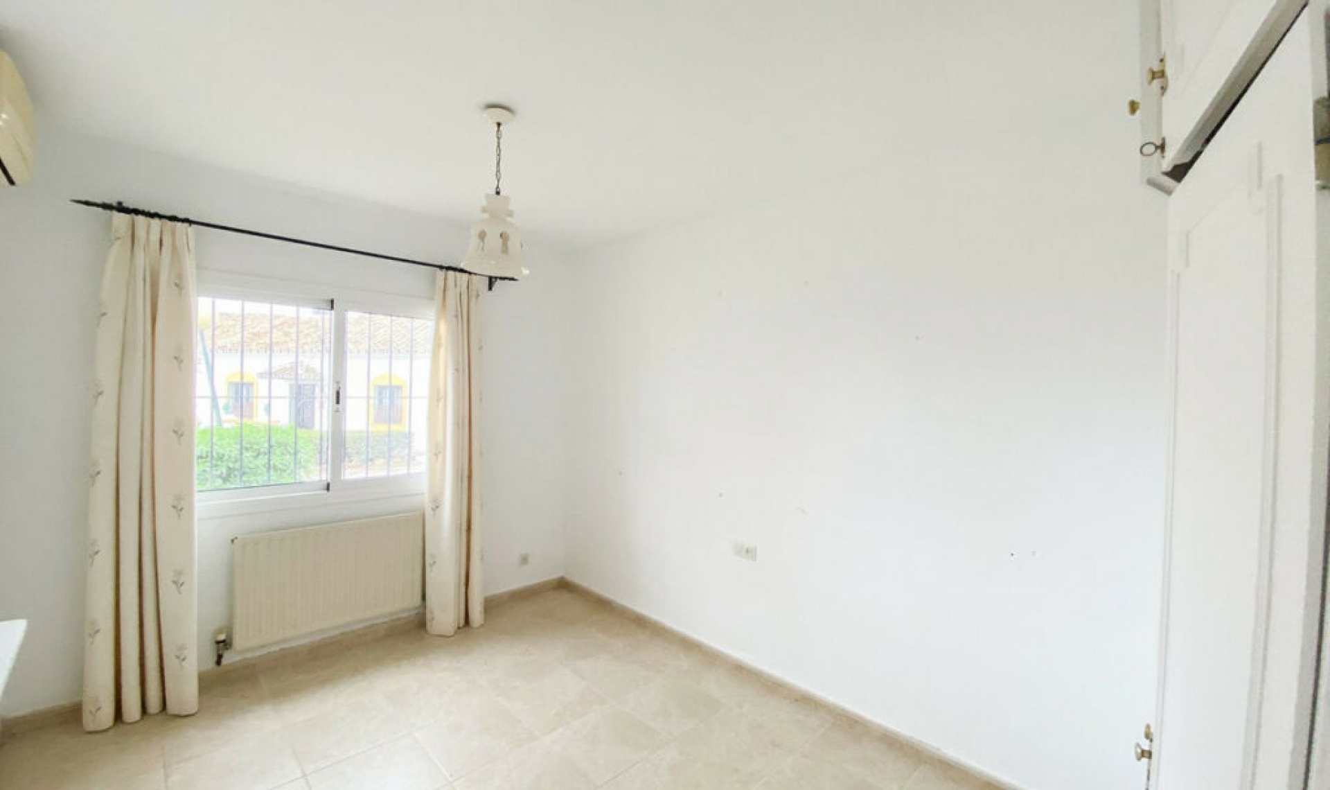 Resale - House -
Calahonda