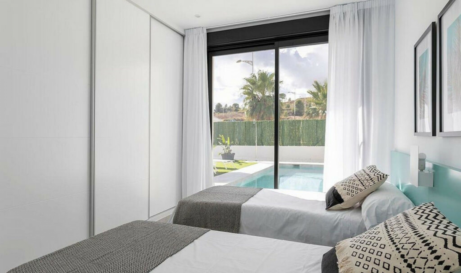 Resale - House -
Calasparra