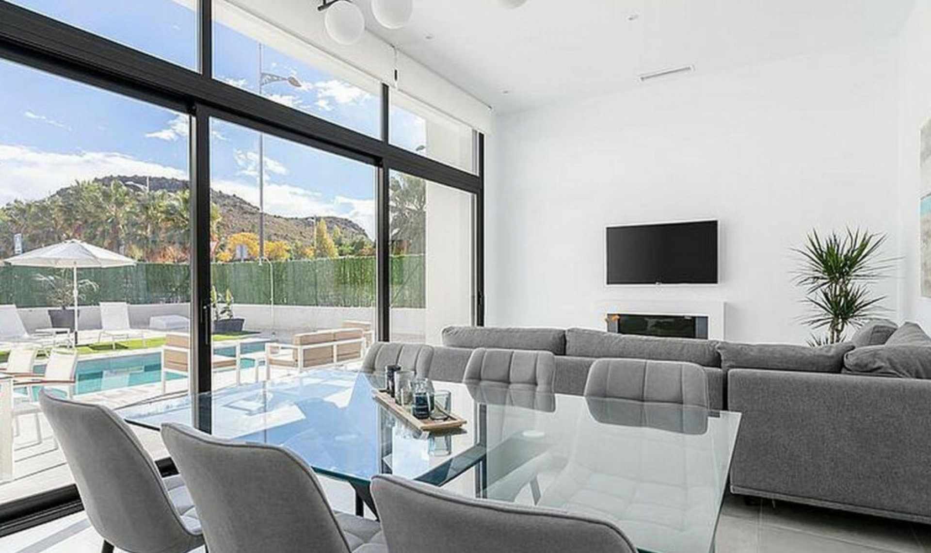 Resale - House -
Calasparra