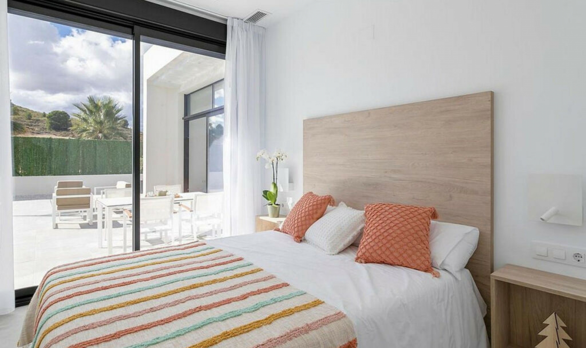 Resale - House -
Calasparra