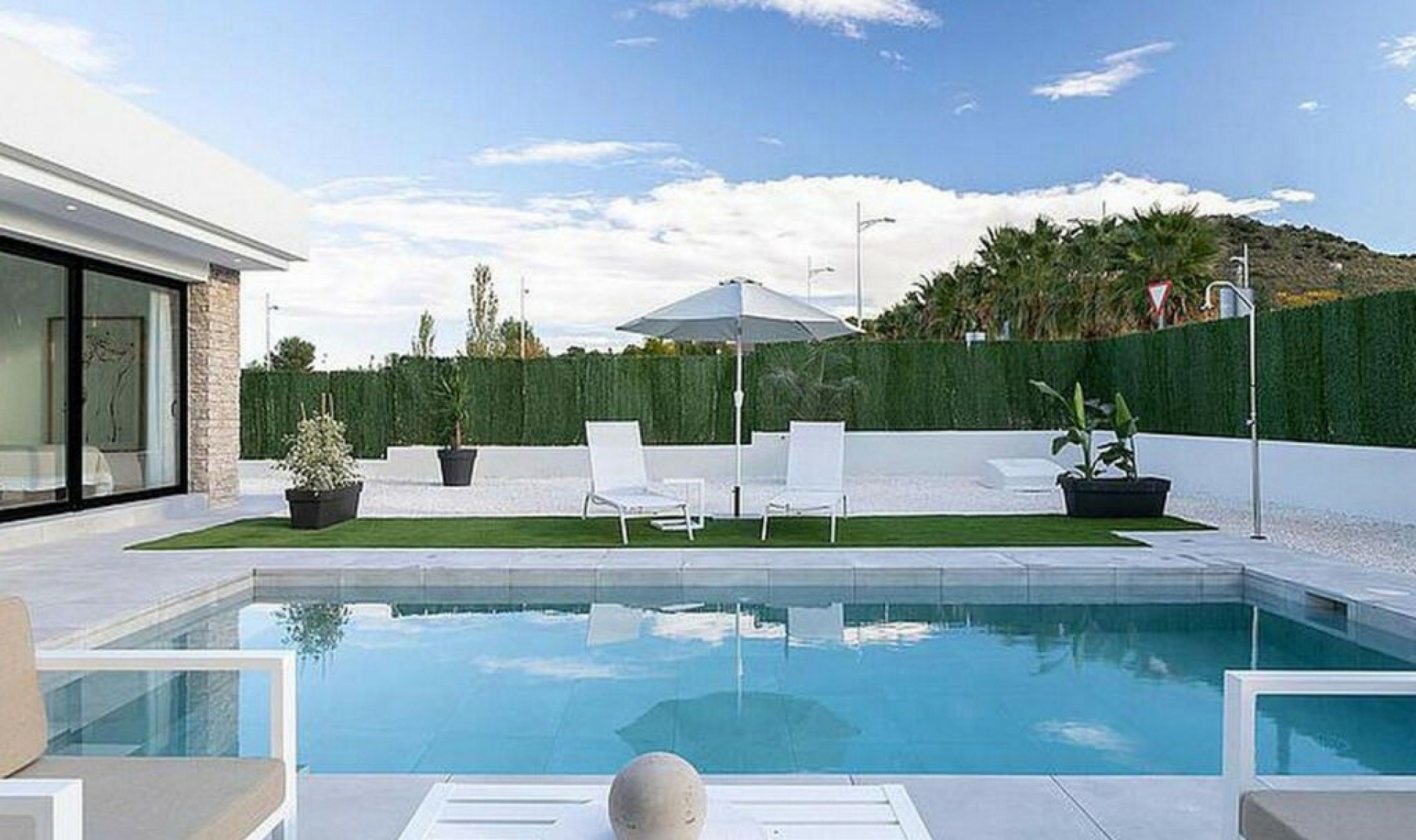 Resale - House -
Calasparra