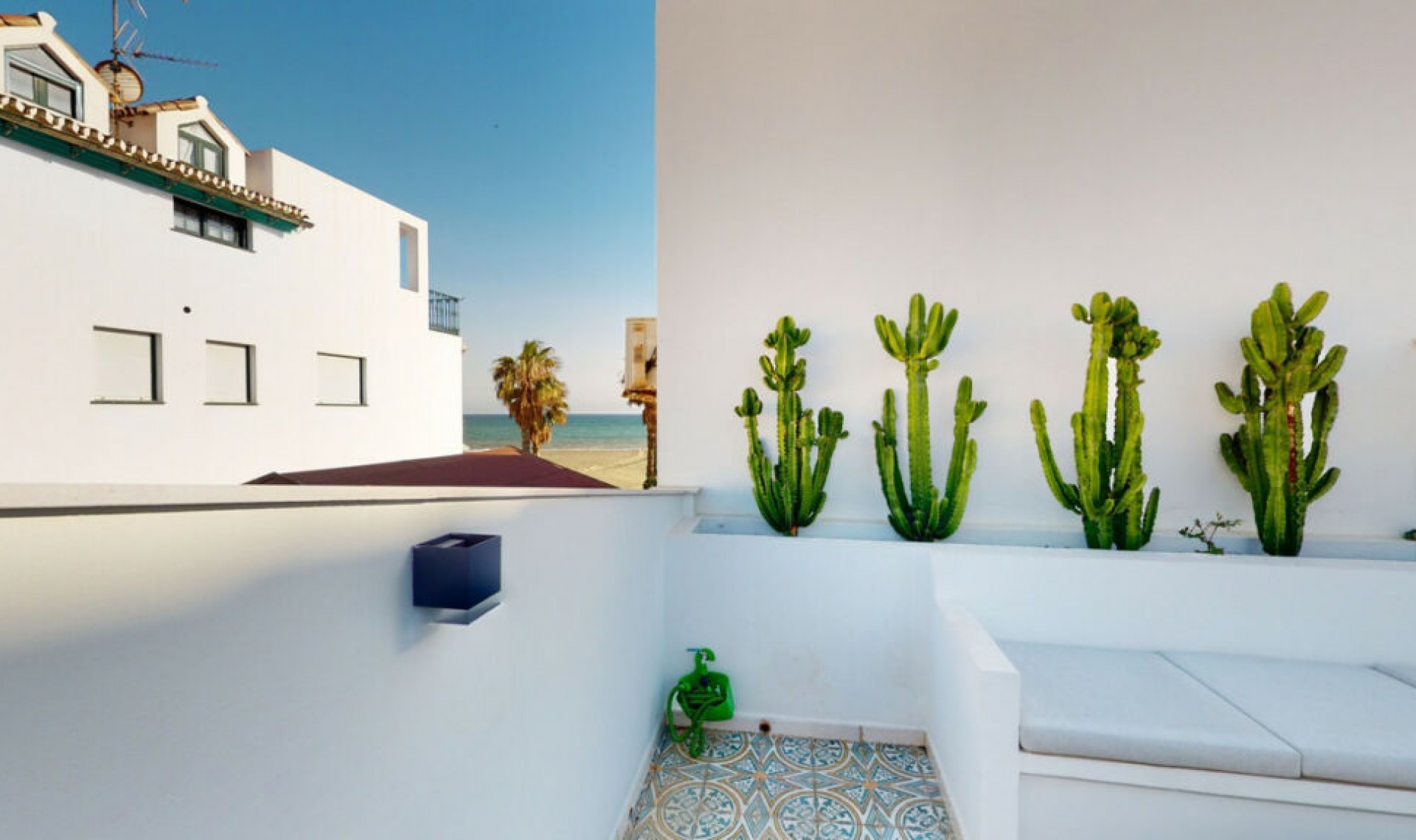 Resale - House -
Caleta de Vélez