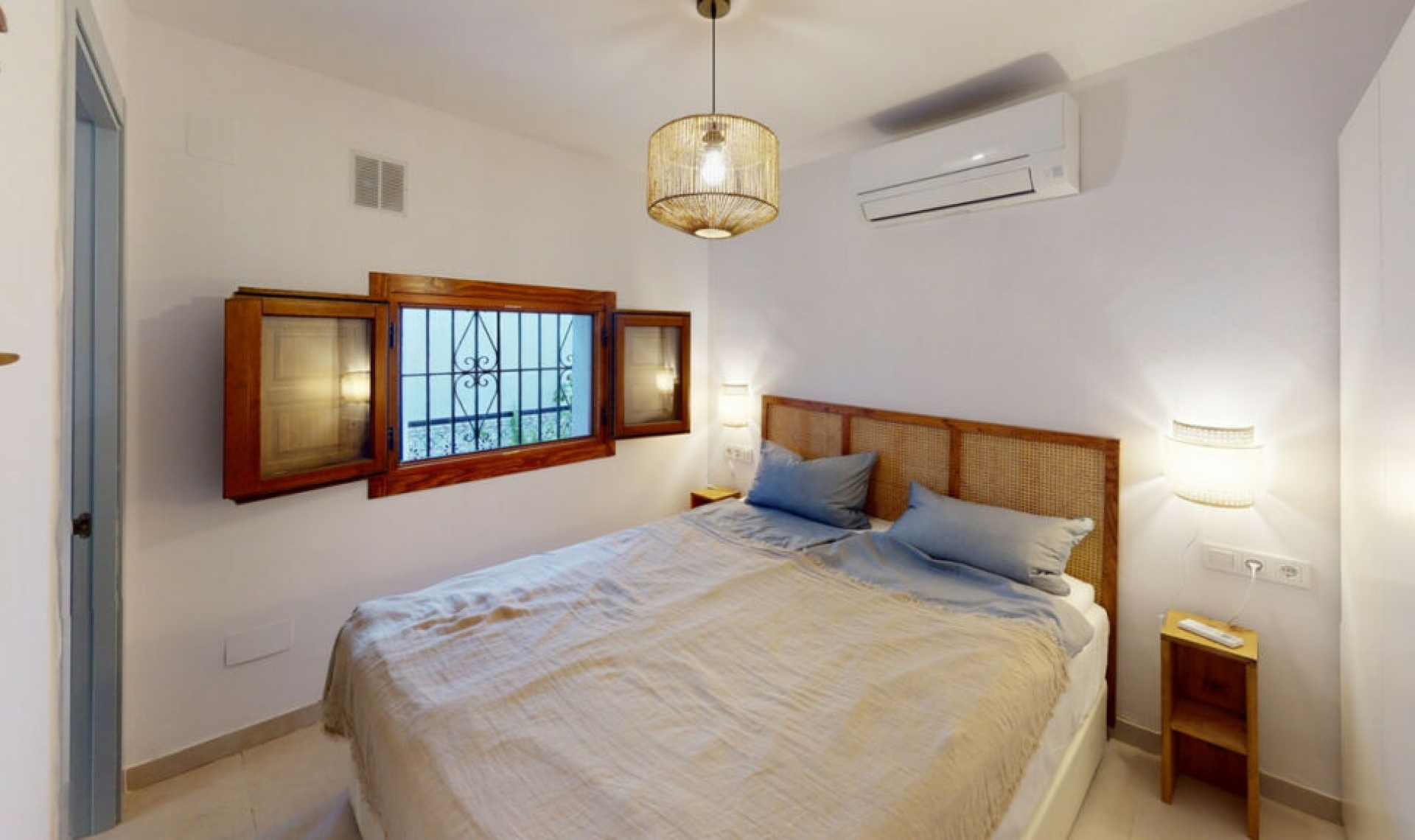 Resale - House -
Caleta de Vélez