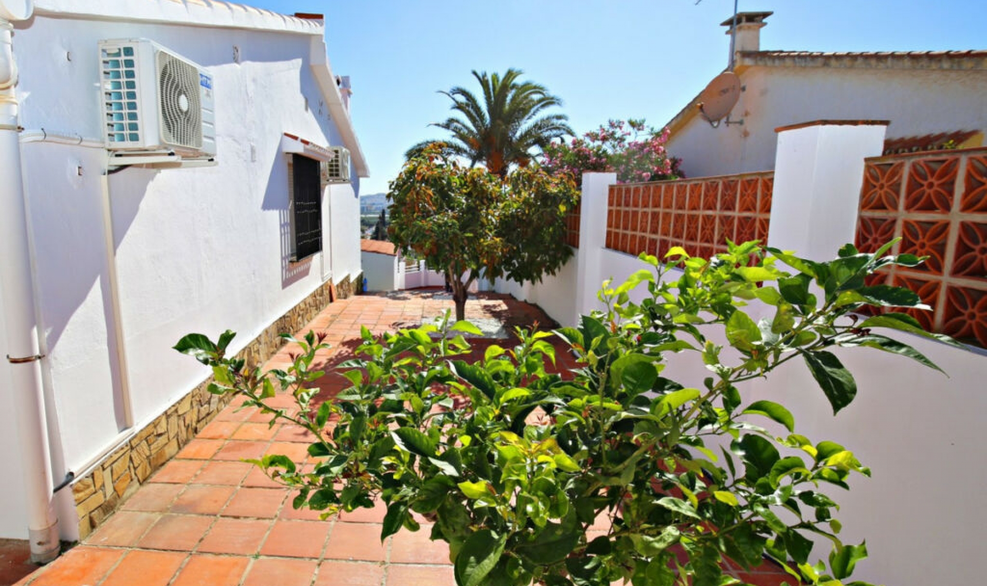 Resale - House -
Caleta de Vélez