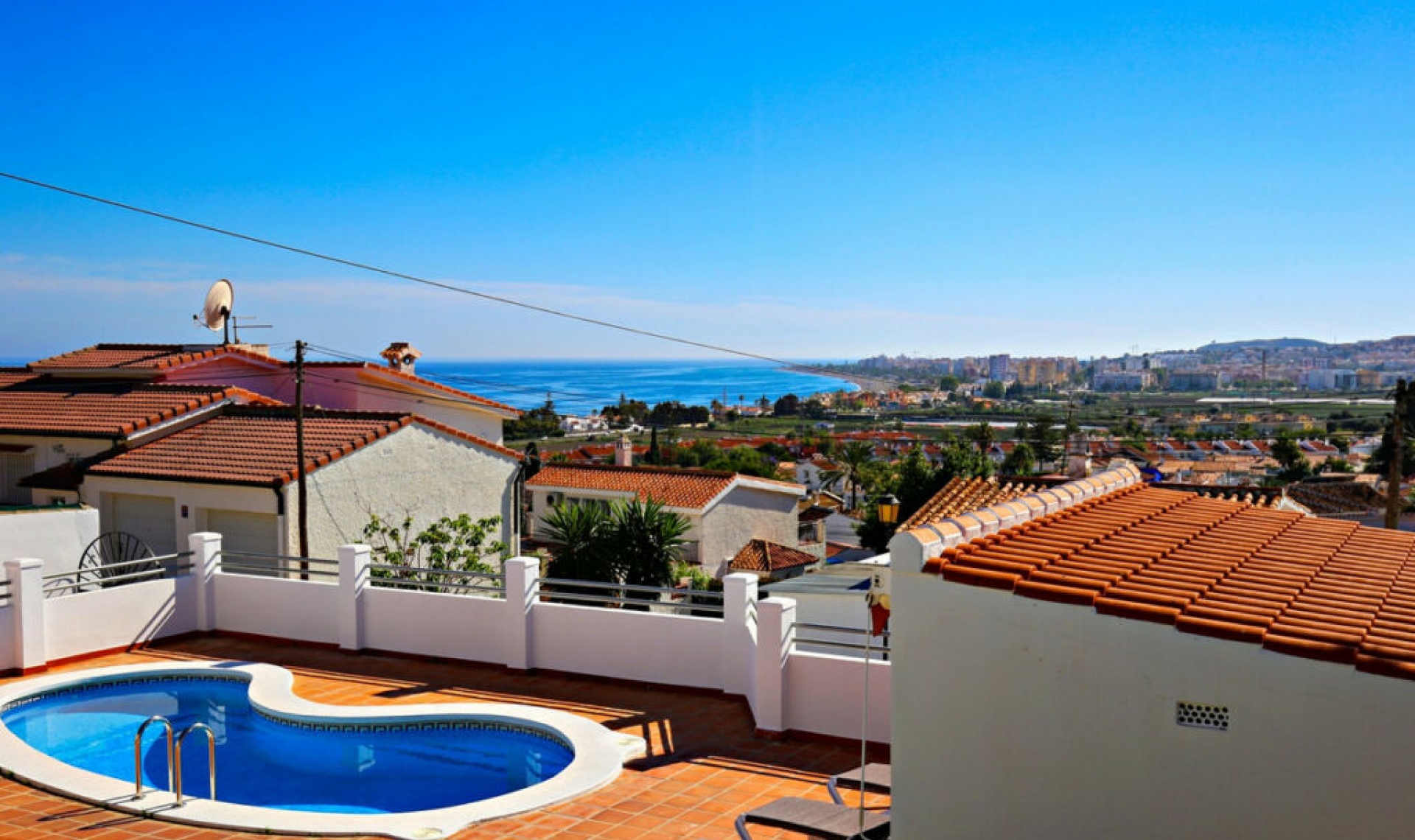 Resale - House -
Caleta de Vélez