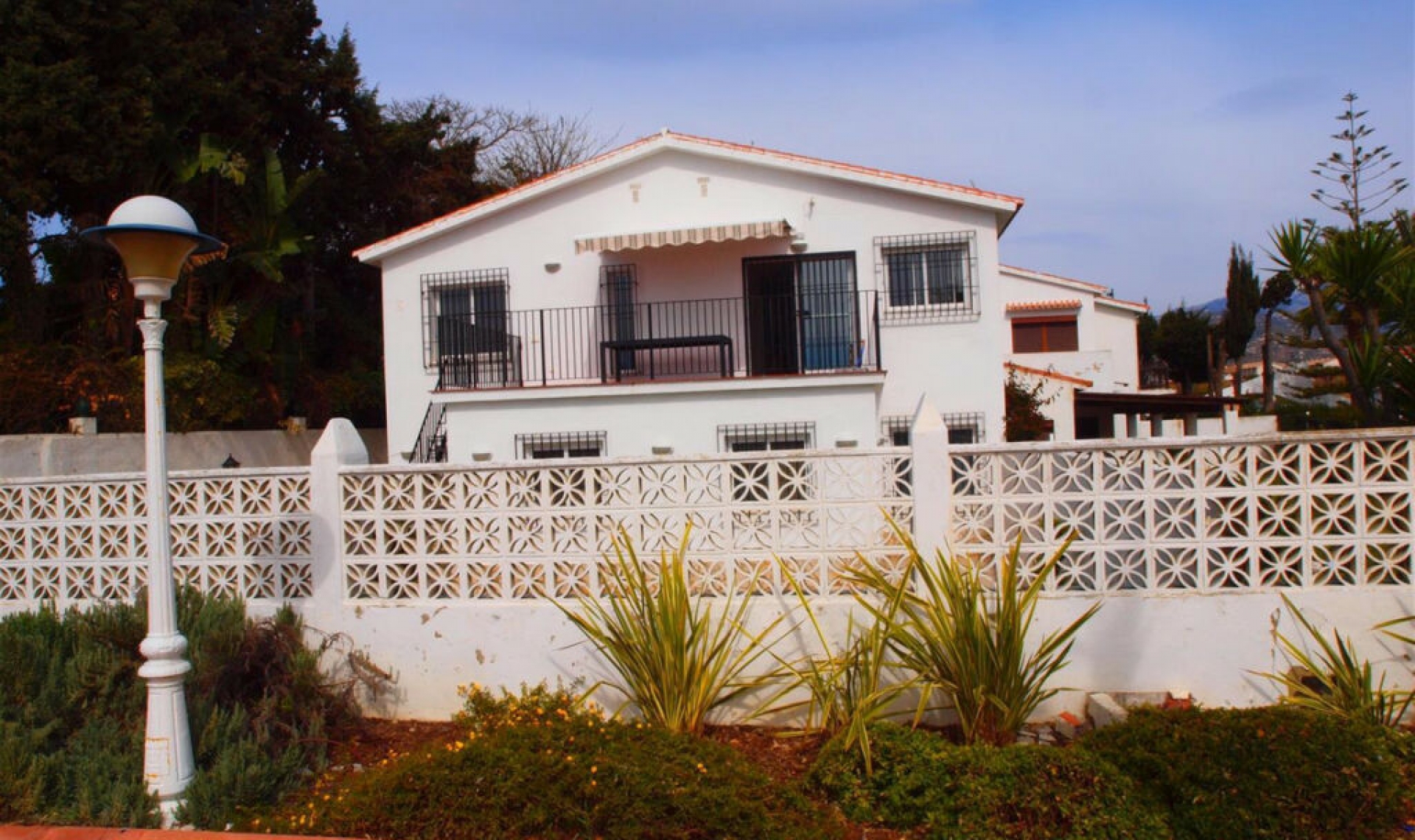 Resale - House -
Caleta de Vélez