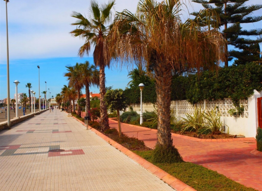 Resale - House -
Caleta de Vélez