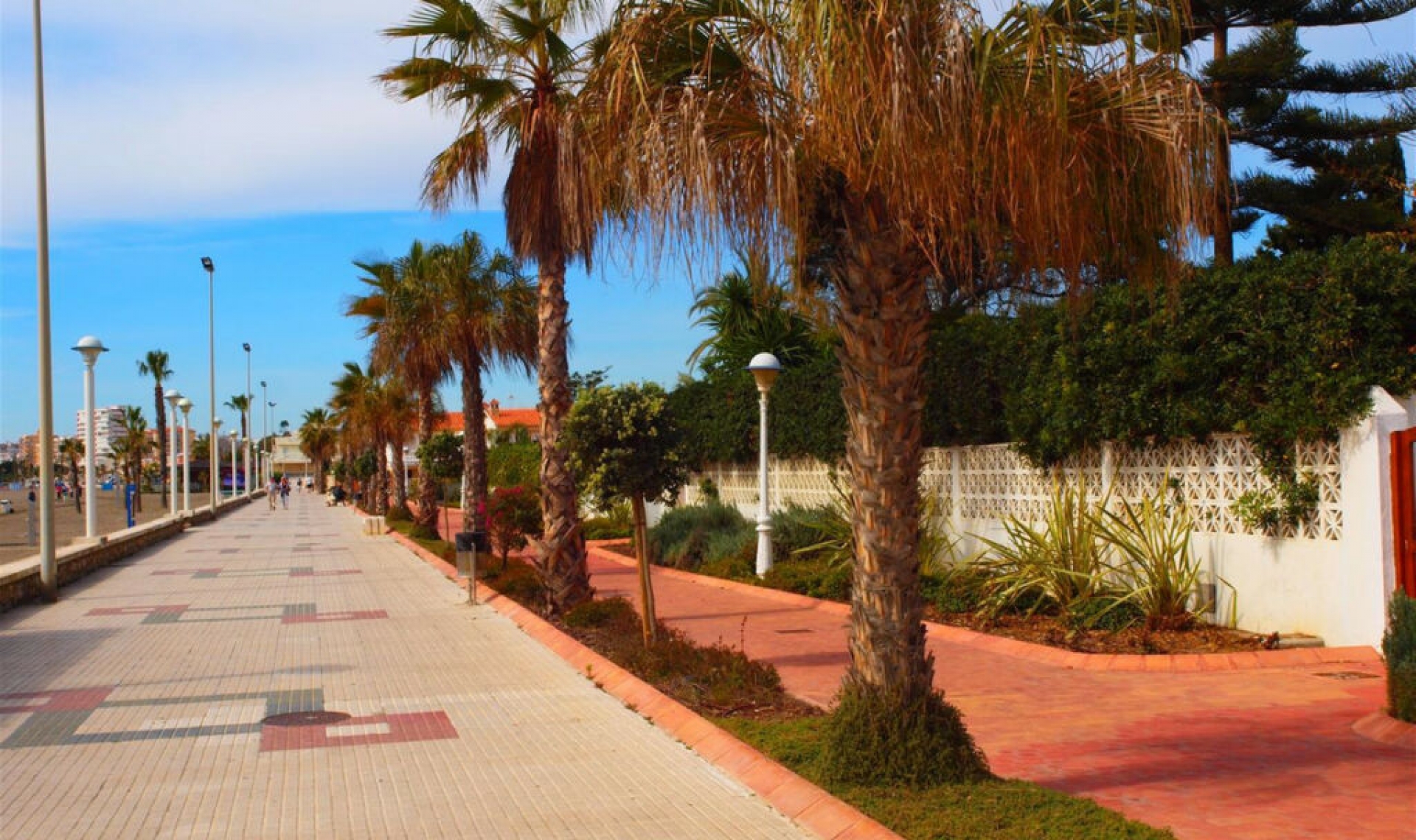 Resale - House -
Caleta de Vélez