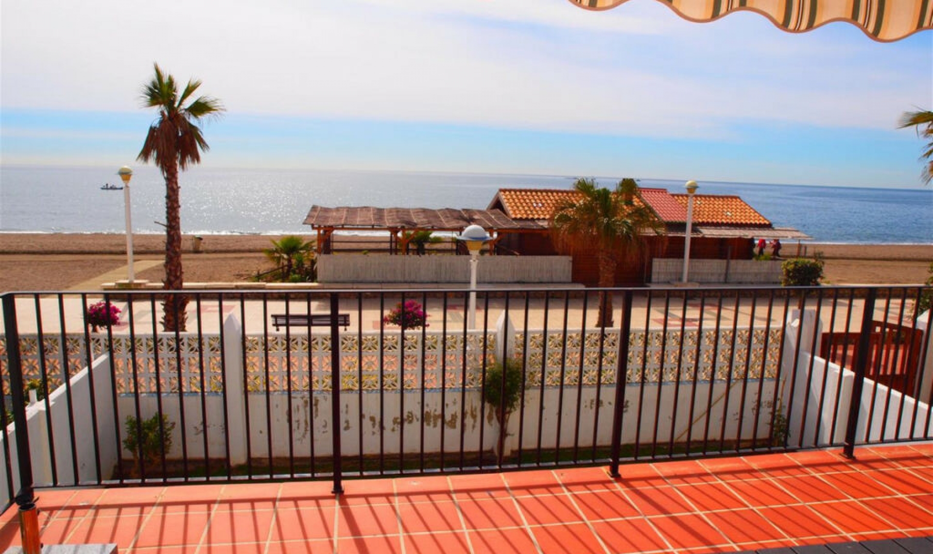 Resale - House -
Caleta de Vélez